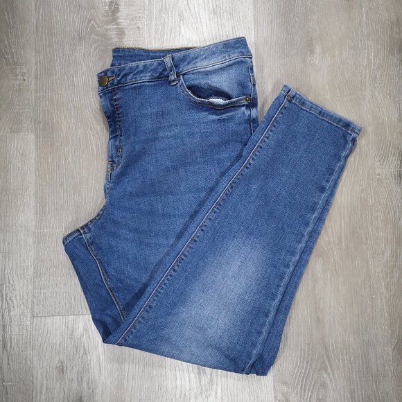 2/$30.00 - George Ladies Medium Wash Blue Jeans - Picture 2 of 10